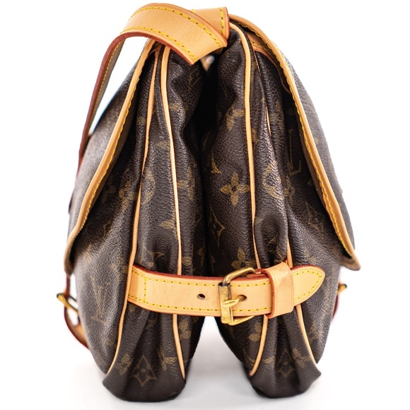 LOUIS VUITTON Saumur 30 Monogram Crossbody - Picture 9 of 15
